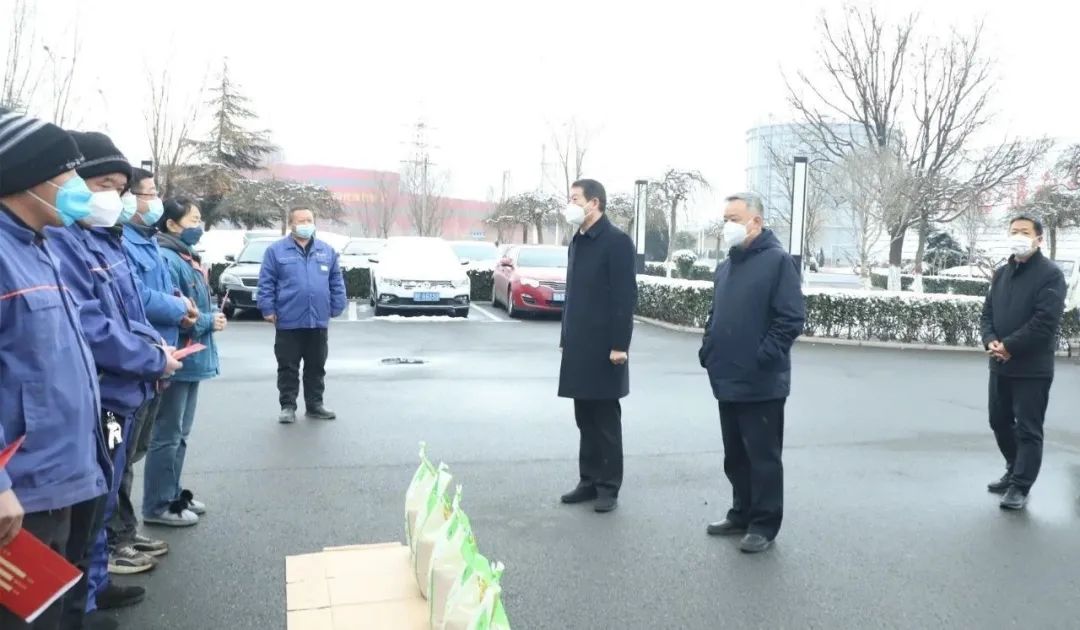 王宝玉书记到宝威（中国）看望慰问职工和劳模李静敏